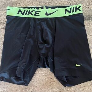 Women’s Medium Nike Dri-FIT Compression Shorts